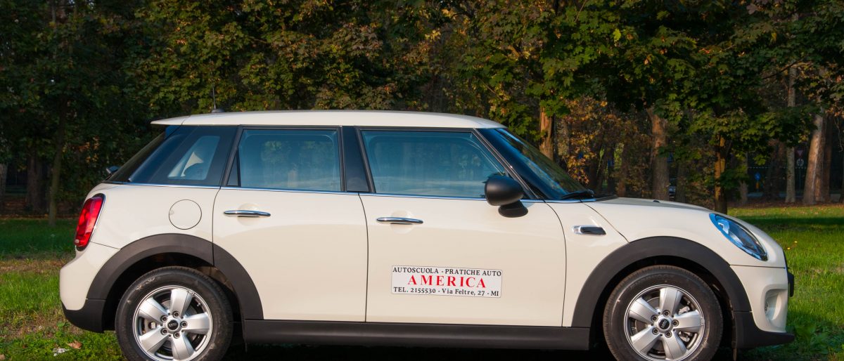 SCUOLA GUIDA AMERICA - Autoscuola A Milano